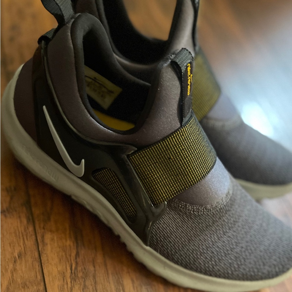 Nike Tennis Shoes